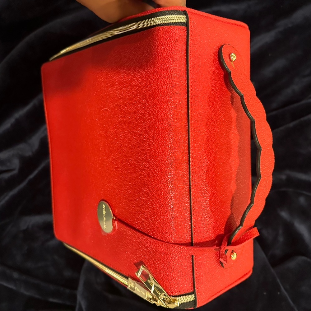 Make-Up And Toiletry Case - image 5